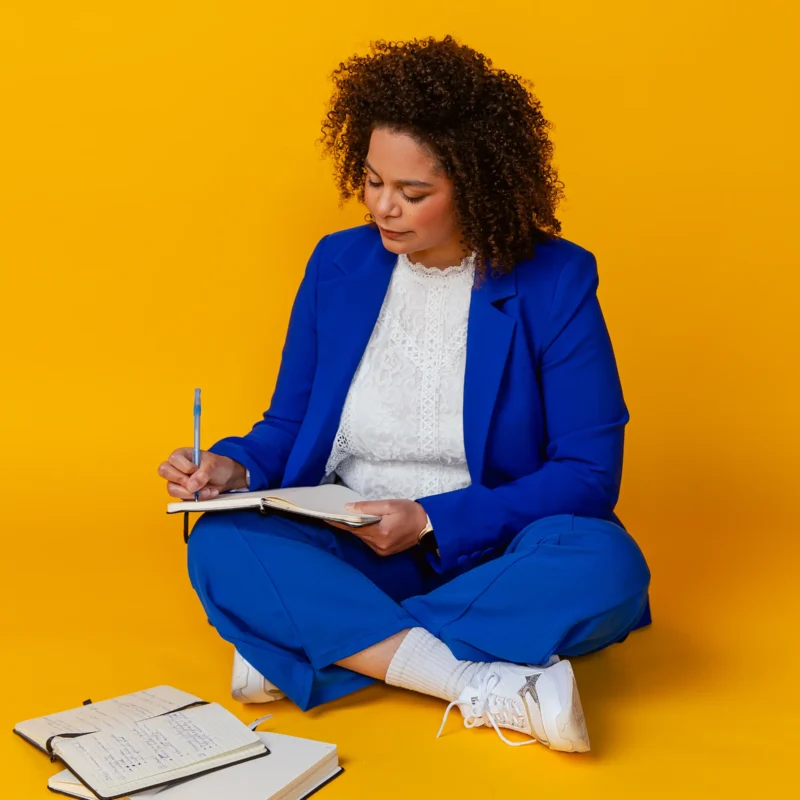 Elodie Kona als schrijfcoach helpt experts hun verhaal in eigen woorden te schrijven
